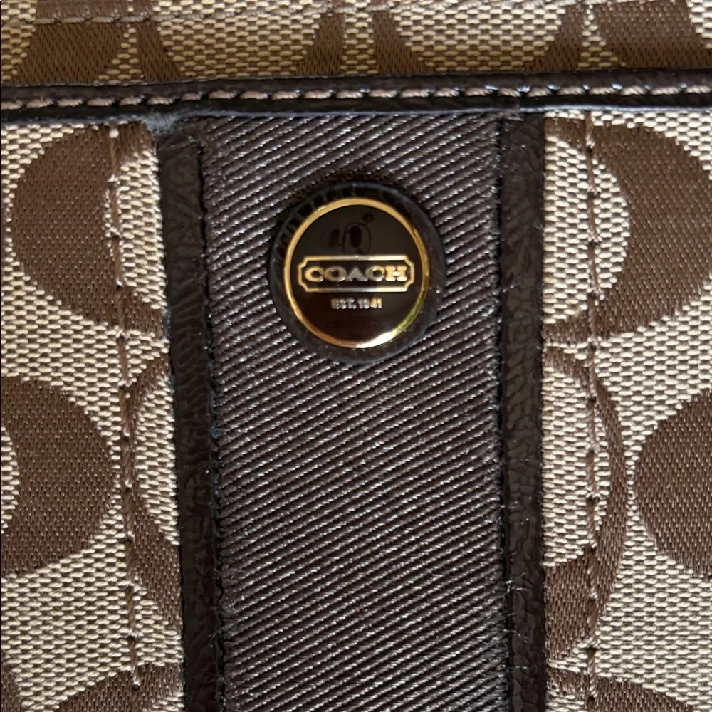 Coach Signature strip Zippy Wallet/Wristlet NEVER USED! - Picture 10 of 14